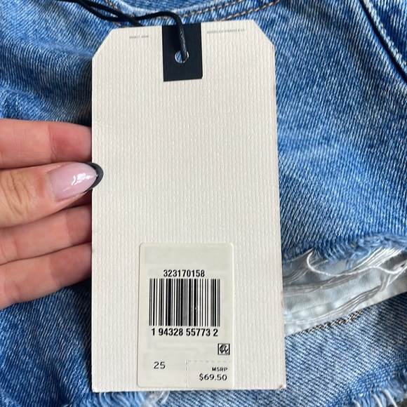 Levis 501- denim short- Mid rise - Picture 3 of 4